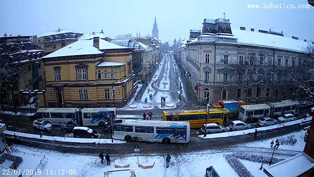 Autobus u kvaru i nepropisno parkirana vozila izazvali kolaps u Đure Đakovića