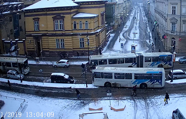 Autobus u kvaru i nepropisno parkirana vozila izazvali kolaps u Đure Đakovića