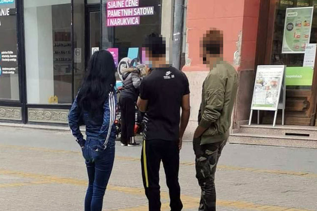 "Džeparoši" napali oca sa dve devojčice jer je upozorio sugrađanku da se pripazi