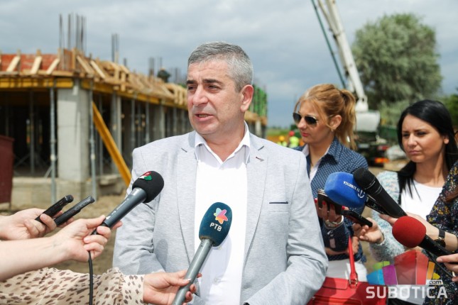 Izgradnja stanova za izbeglice u punom jeku