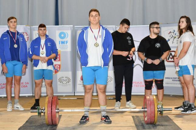 Dizanje tegova: Na Prvenstvu Vojvodine Spartak ekipno drugi