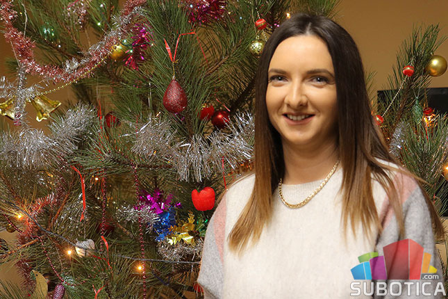 Jedanaestu godinu za redom mališani sa Makove sedmice dobijaju novogodišnje paketiće