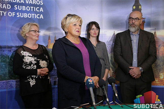 Deca migranti u školskim klupama