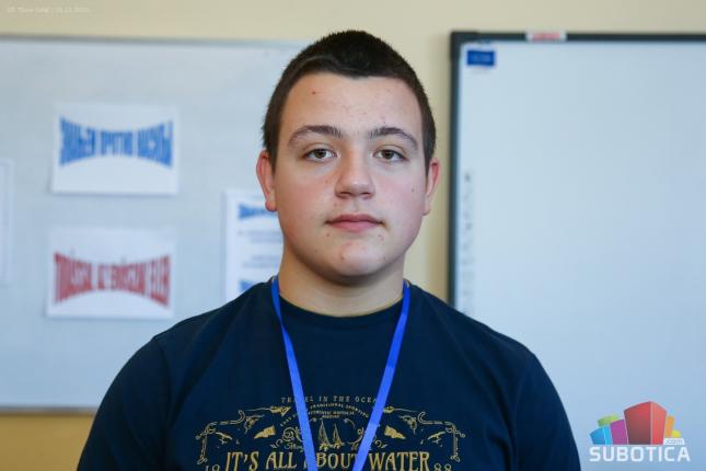 Deca-ministri zasedali na Skupštini i usvojili "pakete mera" protiv vršnjačkog nasilja