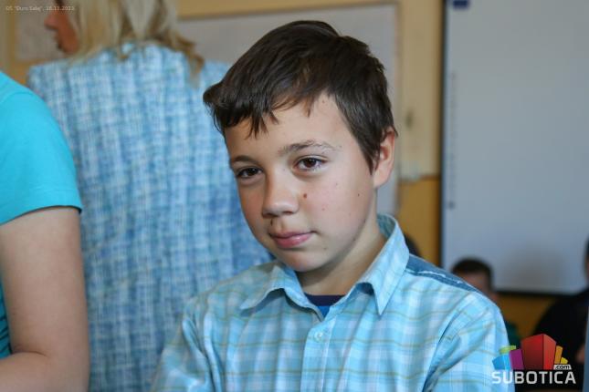 Deca-ministri zasedali na Skupštini i usvojili "pakete mera" protiv vršnjačkog nasilja