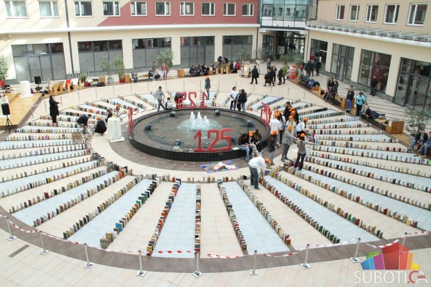 Gradska biblioteka uz jedinstven domino spektakl proslavila 125. rođendan