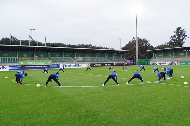 Fudbalerke u Volfsburgu, fudbaleri u Nišu