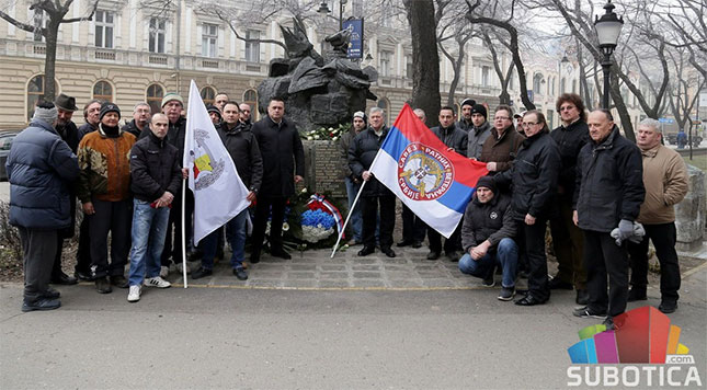 Položeni venci na spomenik "Njihovoj vernosti"