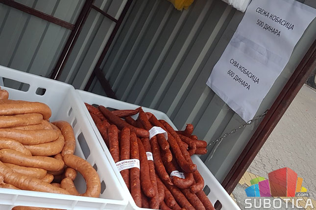 Predstavnici turijske „Kobasicijade“ uručili donaciju Crvenom krstu Subotica