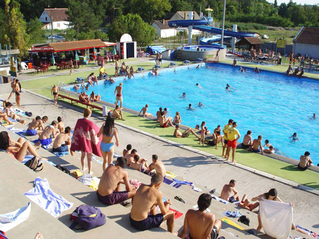 Bazen u Dudovoj šumi ipak pokriven