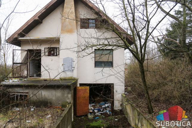 Migranti u napuštenim objektima na obodu grada