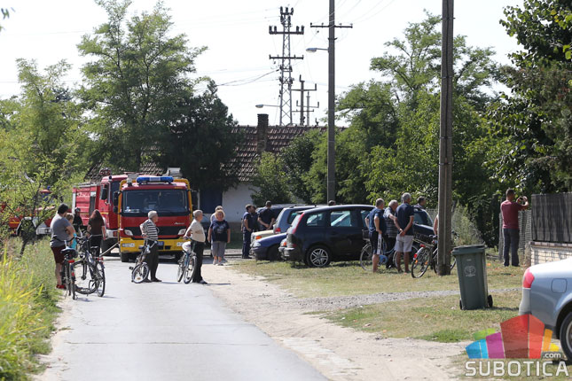 Izgoreli garaža i automobil u ulici Leonarda da Vinčija, brzom intervencijom vatrogasaca sprečena veća šteta