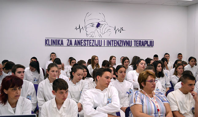 Učenici i nastavnici Medicinske škole puni impresija nakon posete Kliničkom centru u Nišu