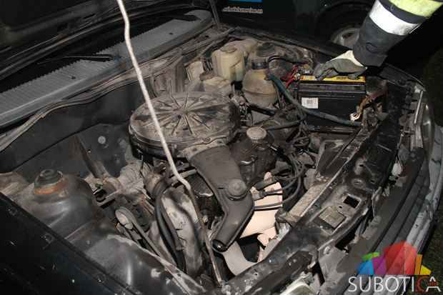 Blagovremena intervencija vatrogasaca spasila širenje vatre na više okolnih vozila