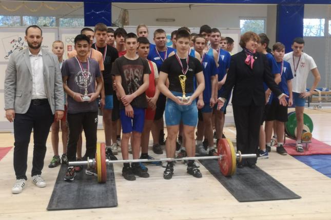 Dizanje tegova: Spartak prvak Srbije u dve uzrasne kategorije