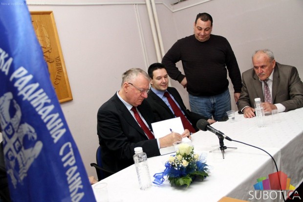 Vojislav Šešelj predstavio svoje dve knjige i govorio na tribini SRS