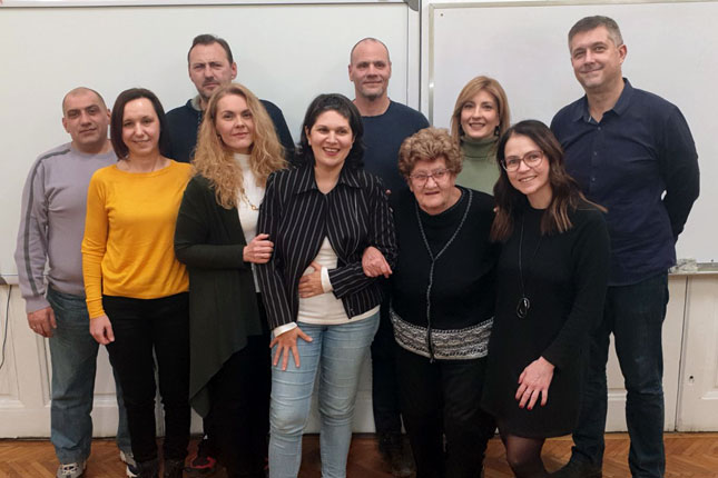 Nekadašnji učenici “Zmaja” na prelep način proslavili  90. rođendan svoje učiteljice Zore Tomašev