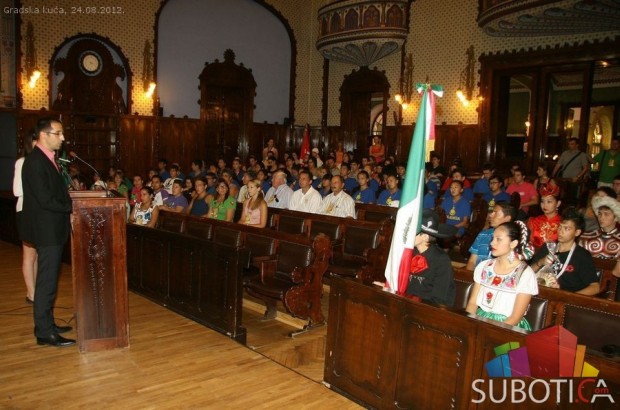 Učesnici 11. Interetno festivala na prijemu kod Gradonačelnika