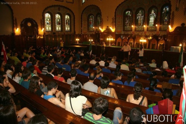 Učesnici 11. Interetno festivala na prijemu kod Gradonačelnika