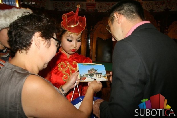 Učesnici 11. Interetno festivala na prijemu kod Gradonačelnika