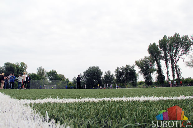 Svečano otvoren pomoćni teren sa veštačkom travom na Gradskom stadionu