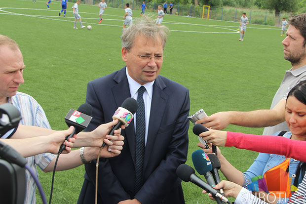 Svečano otvoren pomoćni teren sa veštačkom travom na Gradskom stadionu