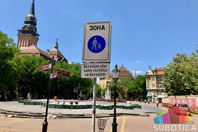 Uskoro potapajući stubovi na početku pešačke zone