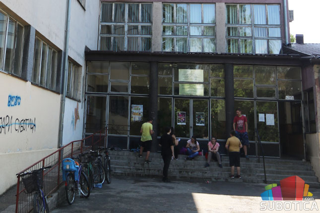 OŠ „Miloš Crnjanski“ pred gašenjem?