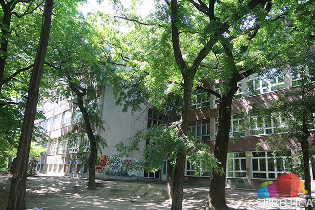 OŠ „Miloš Crnjanski“ pred gašenjem?