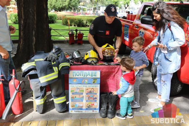 Vatrogasci obeležili praznik uz druženje sa najmlađima u centru grada