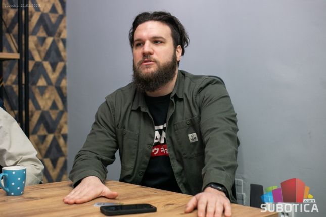 "Parkiranje" - kulturno razmrdavanje grada kroz nastupe di-džejeva i bendova, u subotu elektro žurka u "Pogonu"