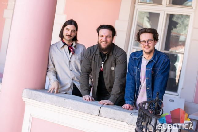 "Parkiranje" -  kulturno razmrdavanje grada kroz nastupe di-džejeva i bendova, u subotu elektro žurka u "Pogonu"