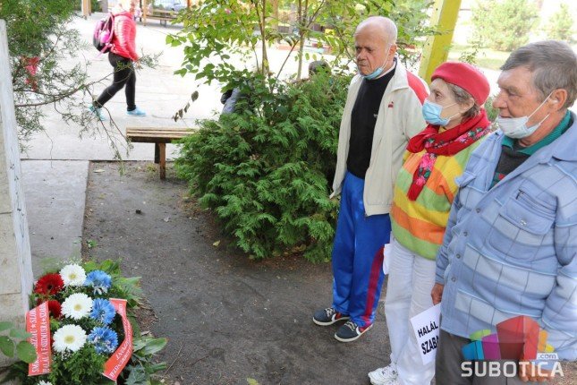 Postament deceniju bez biste Jovana Mikića Spartaka