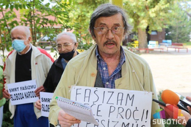 Postament deceniju bez biste Jovana Mikića Spartaka