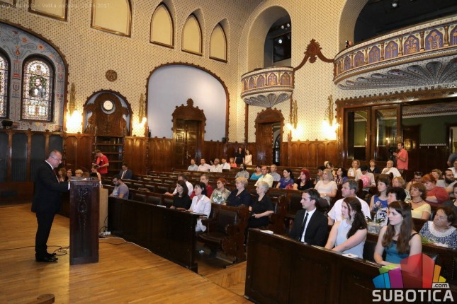 Dodeljena priznanja dr Ferenc Bodrogvari istaknutim sugrađanima