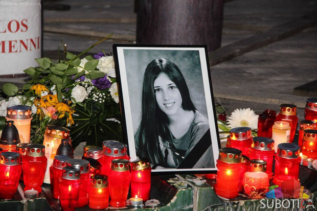 Hiljade sveća gorele za Tijanu do duboko u noć