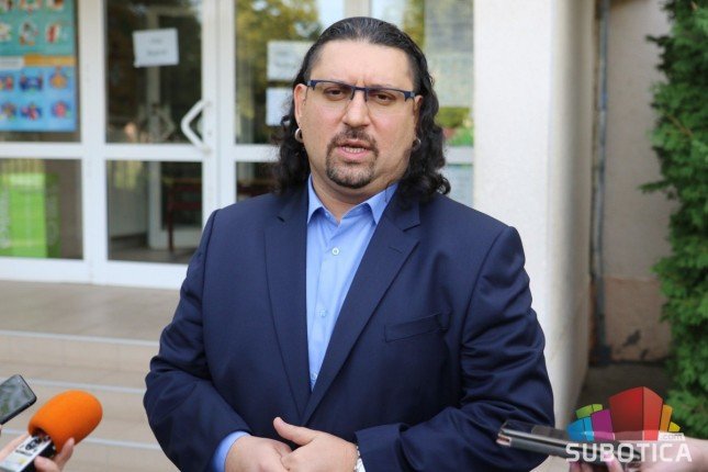 MZ "Novi grad" nagradila zaslužne žitelje, OŠ "10. oktobar" proslavila dan škole