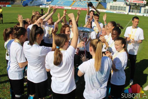 Fudbalerke Spartaka ubedljivom pobedom proslavile titulu