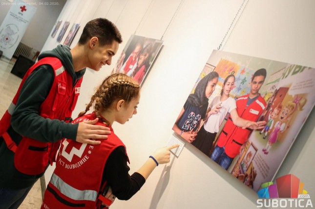 Otvorena izložba fotografija "Zdravstvena zaštita kojom se spasavaju životi migranata na Balkanu"