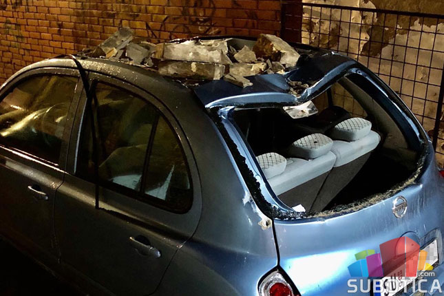 Obrušio se zid na Radijalcu, oštetio automobil, stradao i novootvoreni park za pse u Dudovoj šumi