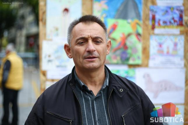 Održana mini izložba životinja - najmlađi oduševljeni zekama i pernatim životinjama