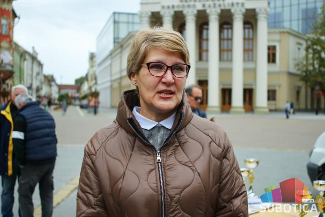 Održana mini izložba životinja - najmlađi oduševljeni zekama i pernatim životinjama