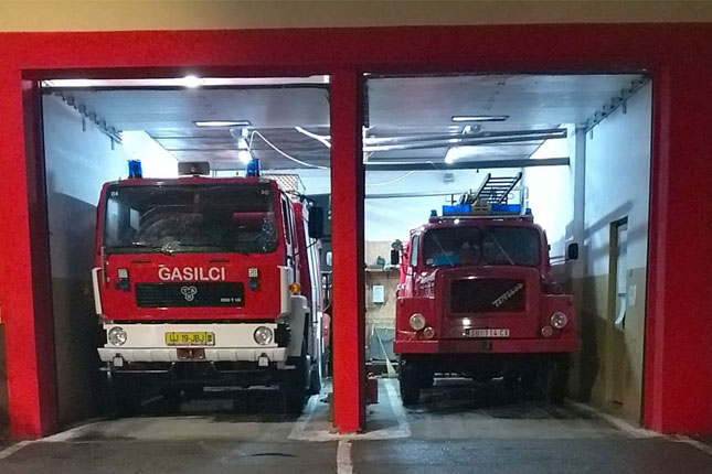 Bajmočani uz narodno kolo na kiši dočekali donaciju vatrogasnog kamiona iz Slovenije