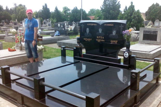 Vandali uništavaju spomenik