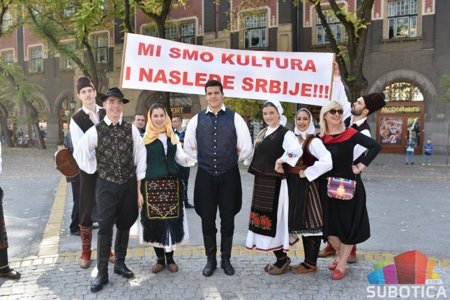Folkloraši izveli performans "Mi smo kultura i nasleđe Srbije"