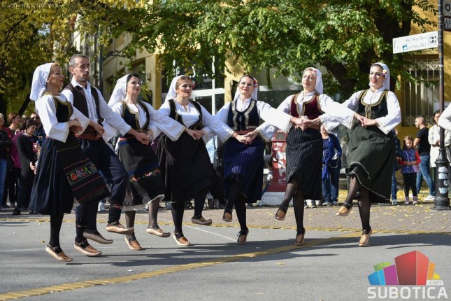 Folkloraši izveli performans "Mi smo kultura i nasleđe Srbije"