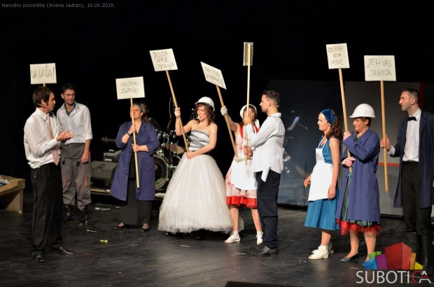 Umesto u pozorištu, umetnici u fabrici