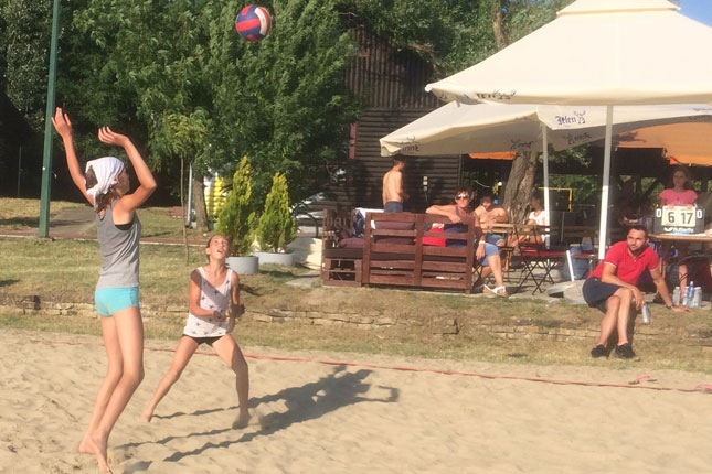 Održan prvi turnir odbojke na pesku za devojčice osnovnoškolskog uzrasta