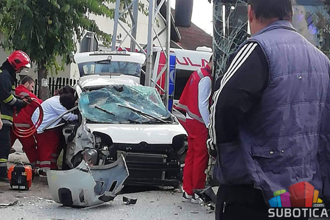 Saobraćajna nezgoda u Srpskom šoru između automobila i autobusa, više povređenih