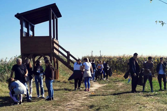 Đaci čistili obalu jezera